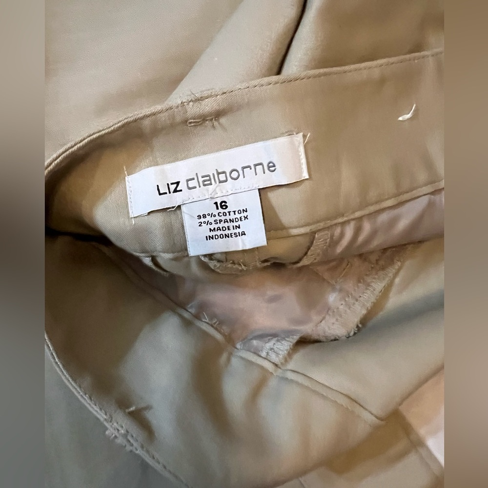 🐆Wide leg khaki belted dress pants.  Size 16.  NWOT. Liz Claiborne